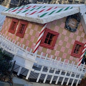 Meet your Posher, Mona